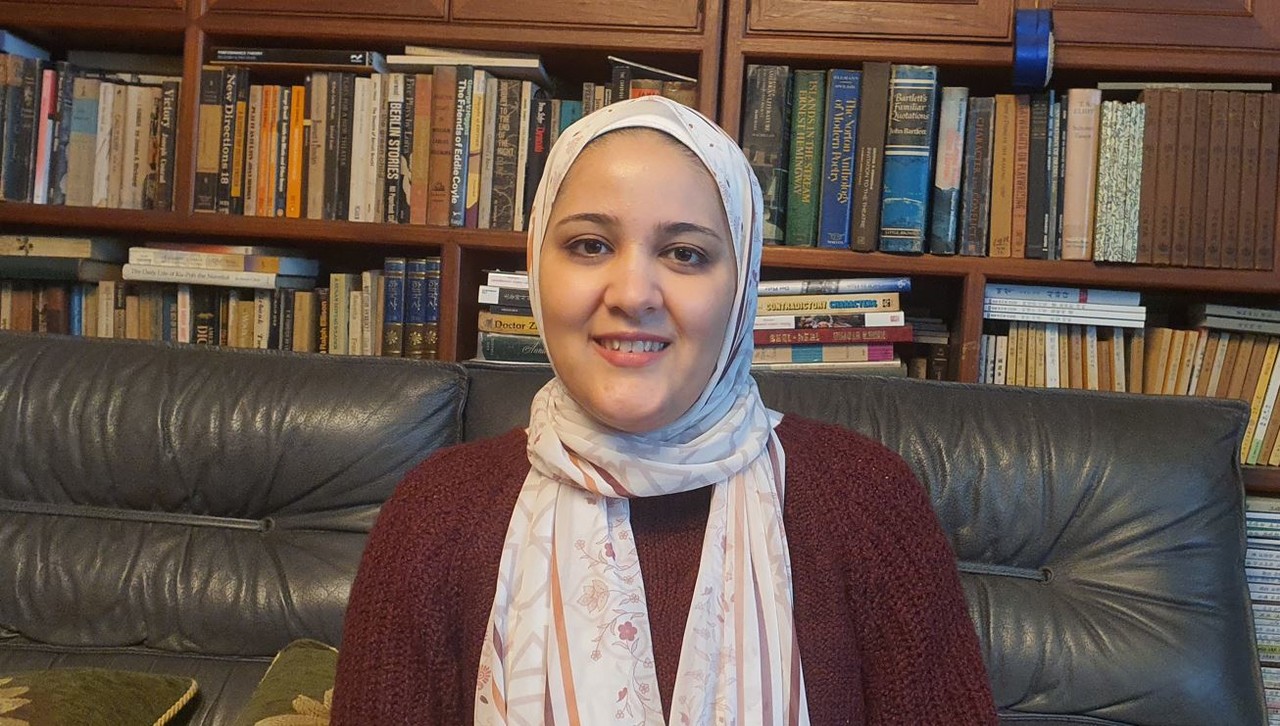 현재 최인훈 선생의 『광장』을 아랍어로 번역하고 있는 이집트 아인샴스대학교 한국어문학과의 알레 페티 일레와 교수. 이번 아랍어 번역은 영어, 일본어, 중국어, 독일어, 프랑스어, 러시아어에 이어 『광장』의 일곱 번째 해외 번역본이 된다.