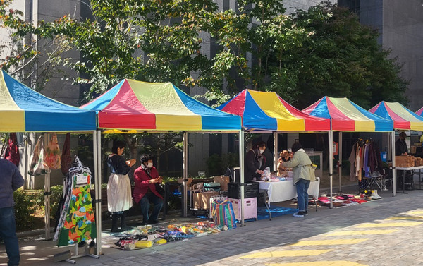 주민들이 만들어 간 착한가격의 플리마켓. 인기가 좋았다.