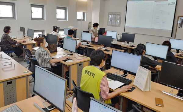 고양시덕양행신장애인주간보호센터가 2022년 정보기술자격교육 ITQ 자격증 취득 반을 운영했다.