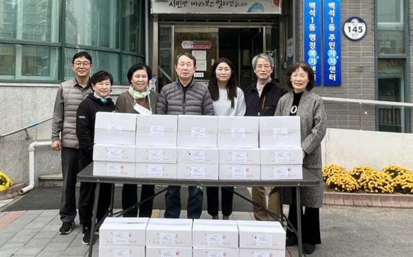 백석1동 주민자치회가 지역 내 어려운 이웃 40가구를 대상으로 사랑가득 도시락 나눔을 진행했다.