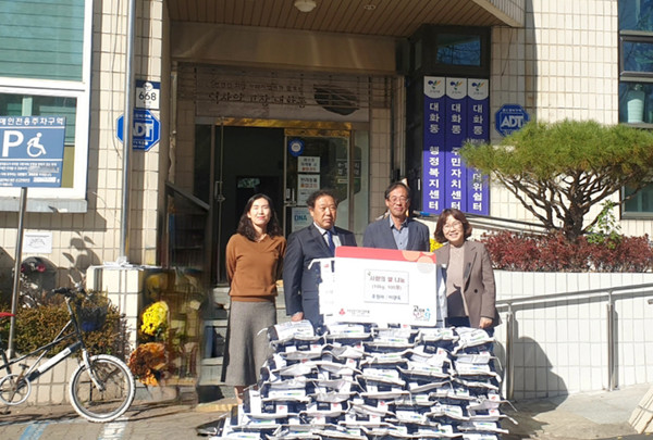 대화동 주민 이강욱씨가 지역의 어려운 이웃을 위해 쌀100포를 대화동 행정복지센터에 기탁했다.