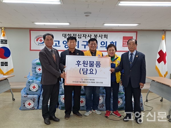 사진 왼쪽부터 김웅규 회장, 이영휘 회장, 박진수 회장, 김정희 직전회장, 김보연 산림조합장