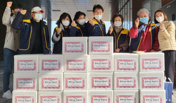 풍산동이 따뜻한 겨울나기 ‘행복나눔 계절김치’ 특화사업을 추진했다. ‘