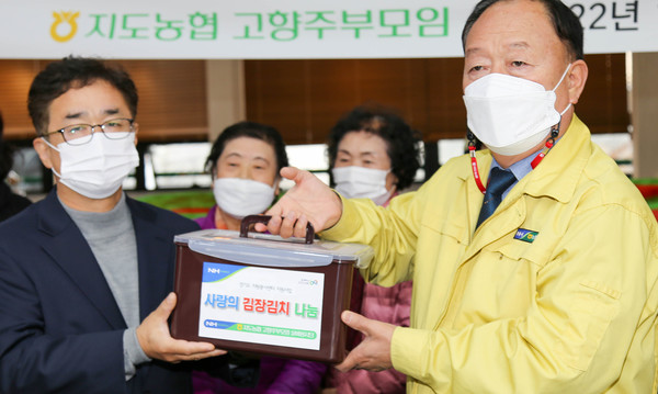 다 만들어진 김장김치는덕양구 8개동에 전달됐다.