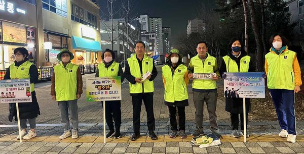  원신동 청소년지도협의회가 심야시간대 청소년의 건전한 성장을 위한 보호 캠페인과 선도활동을 했다. 