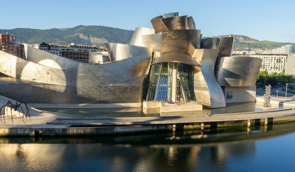 스페인 구겐하임 빌바오 미술관은 건물 하나가 도시경쟁력을 높이는 효과인 ‘빌바오 효과’라는 경제용어까지 낳았다. 