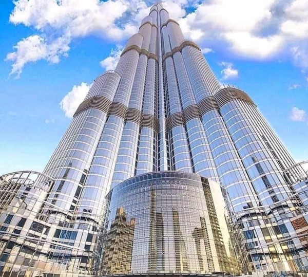삼성물산 건설 부문이 아랍에미리트(UAE) 두바이에 시공한 162층, 828m 규모의 세계 최고층 건물인 부르즈 할리파.