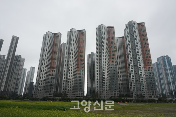 ▲ 2012년 고양시가 매각했던 킨텍스 지원용지인 C2부지 위에 세워진 ‘한화 꿈에그린’ 아파트.