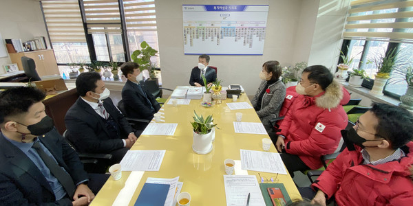 지역경제와 새마을금고의 역할 등에 대한 환담을 나누는 참석자들.