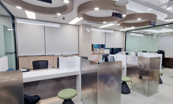 2층 영업점 창구, 회원들의 눈높이에 맞게 쾌적한 인테리어로 디자인 됐다. 