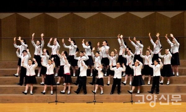 월드비전합창단 일산반 어린이들의 동요 메들리 [사진=김정호 사진작가]