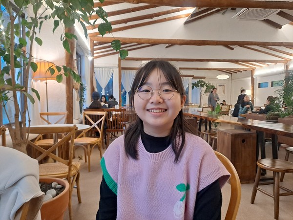 대상 소감을 이야기하며 환하게 웃는 고도원 학생