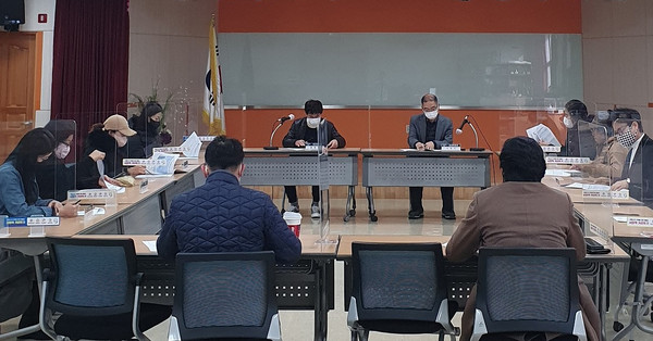 식사동 지역사회보장협의체가 올해 마지막 정기회의에서 한 해 동안 추진했던 사업의 성과를 돌아봤다.