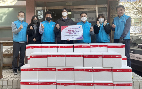 한국수자원공사 경기서북권지사가 저소득 가정을 위해 김장김치 10kg 35상자를 나눔했다.
