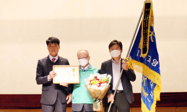 성사1동 새마을지도자폅의회가 봉사에 앞장서는 우수동에서 대상을 차지했다. 