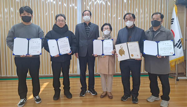 대화동이 대한적십자사 경기도지사상과 고양시장상 등 6개 분야 수여자에 대한 표창장 전달식을 가졌다. 