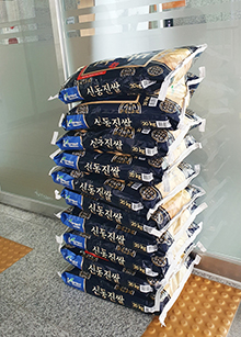  익명의 기부천사가 전달한 쌀.