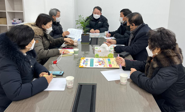  백석1동 주민자치회가 새해를 맞아 임원 회의를 했다.