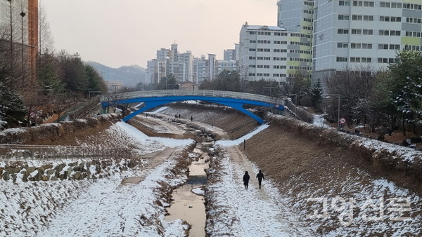 서정마을 주민들의 큰 사랑을 받고 있는 성사천 
