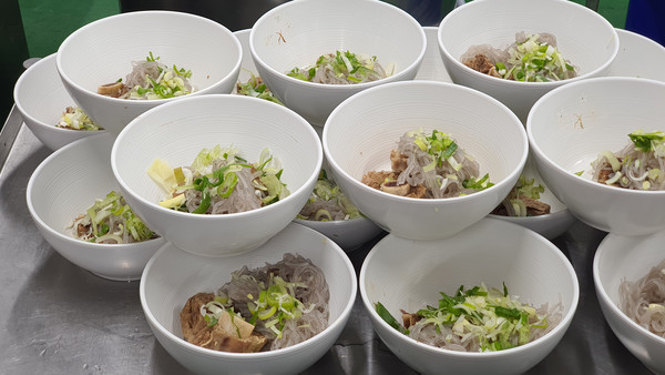 고양시일산노인종합복지관이 제공한 갈비탕.