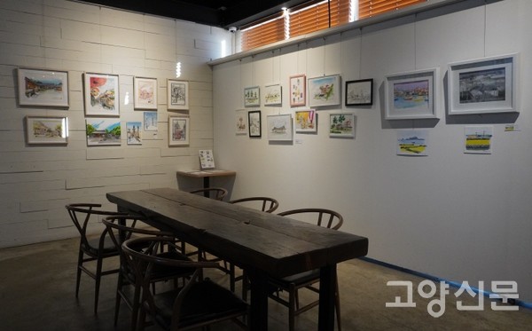 갤러리존은 큰숲제빵소에서 가장 인기 있는 자리다. 