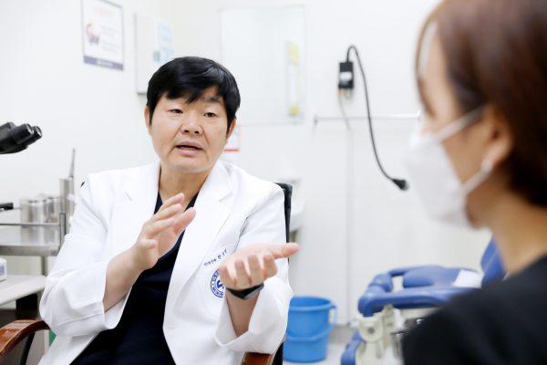 한정열 일산백병원 산부인과 교수는 “임신부가 약 처방을 받을 때는 반드시 의료진에게 임신 사실을 알려야 한다”고 강조했다. [사진 = 일산백병원]