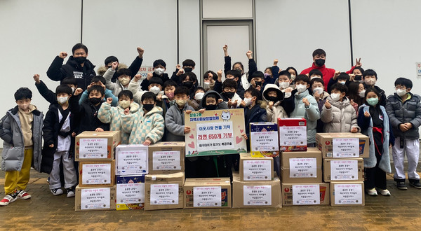 태극타이거 합기도장의 직원과 원생들이 어려운 이웃을 위해 모은 라면을 삼송2동에 기탁했다. 