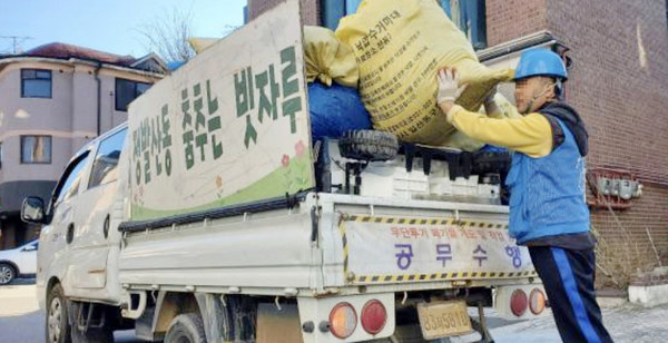 정발산동 주민자치회가 특색 있는 사업 중 하나인 ‘춤추는 빗자루’ 활동을 했다.