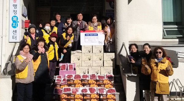 행주동에서는 적십자 행주봉사회 회원이 참석해 ‘설날 명절맞이 물품 나눔 후원 행사’를 가졌다. 