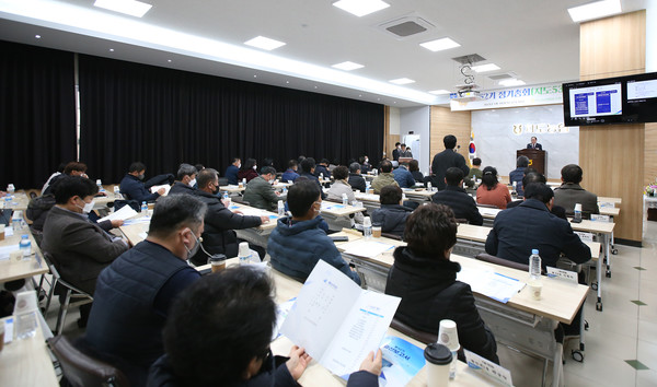 많은 조합원들이 지도농협 제62기 정기총회에 참여했다.