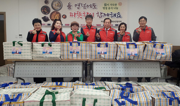 백석1동 지역사회보장협의체가 저소득층 가구에 따뜻한 마음이 담긴 ‘설맞이 명절 음식’나눔을 펼쳤다. 