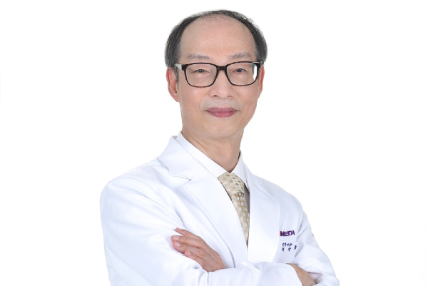 최규헌 더자인병원 신장내과 원장은 "투석환자는 ‘주 3일, 1회 4시간’씩 반드시 투석치료를 받아야 해서 심신의 안정을 위해 쾌적한 시설과 편안한 분위기와 전문 의료서비스가 꼭 필요하다”며 "더자인병원 인공신장센터의  최신 시설과 전문의료서비스에 30여 년 경험을 더해 몸의 질병뿐만 아니라 환자의 마음까지 돌보는 일에 최선을 다하겠다"고 말했다.