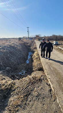  송포동이 여름철 집중호우를 대비해 지역 내 농촌지역 배수로 준설과 정비를 위해 각 구역 통장, 민원인들과 예찰활동을 했다. 
