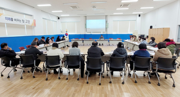 덕이동이 통장 24명을 대상으로 ‘긴급복지 신고 의무자 교육’을 했다. 