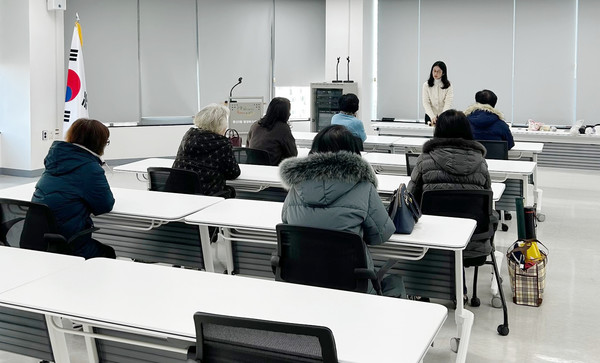 중산2동 주민자치회가 올해 1분기 문화강좌 프로그램을 개강했다.