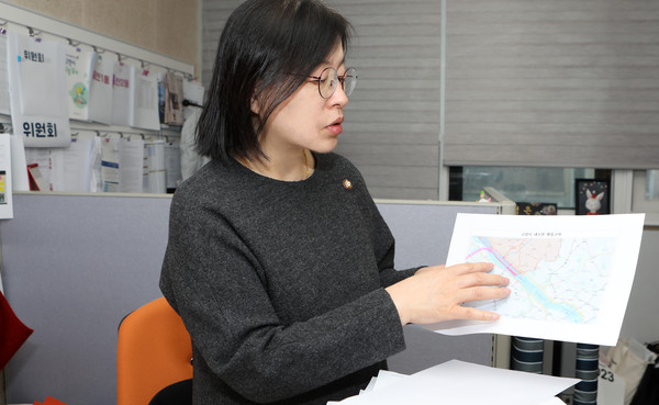 엄성은 의원은 "고양시 행주어민 보호는 물론, 고양시 수상교통 망 구축 등이 필요하다"고 말했다.