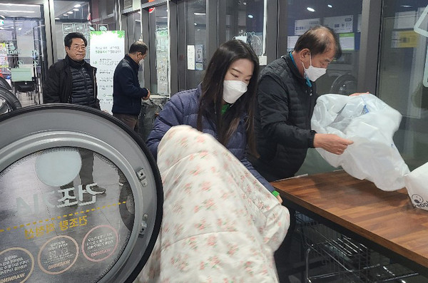 ‘효자동 더 워시데이’를 진행하는 효자동 관계자들.