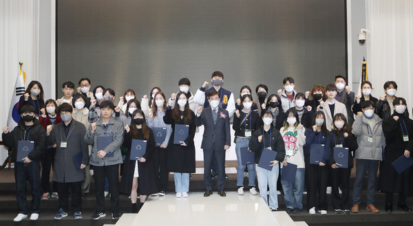 고양누리새마을금고가 지역의 장학생 39명에 200만원 씩의 장학금을 전달했다.