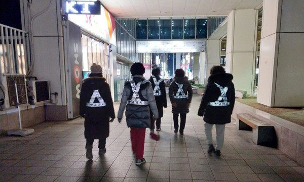 마두2동 청소년지도협의회가 청소년 유해환경 우려 지역을 살피는 야간순찰 활동을 펼쳤다.