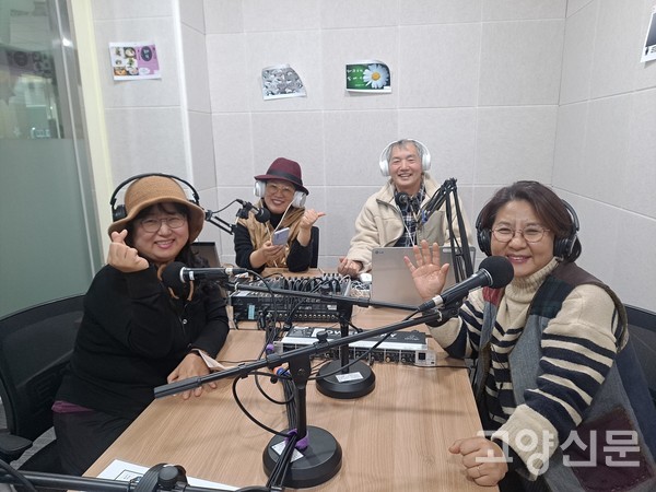 사진 왼쪽부터 최은영, 박미현, 임윤경, 정혜경 대표