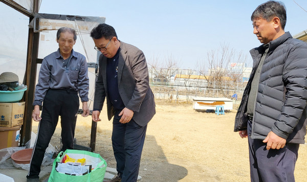 송포동 지역사회보장협의체가 지역 취약계층을 대상으로 ‘포동포동 사랑의 꾸러미’ 나눔 활동을 펼쳤다.