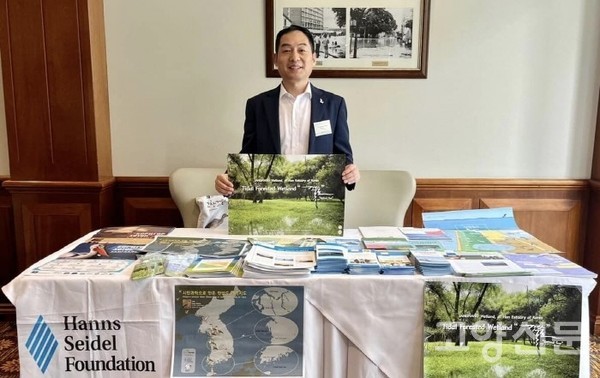 총회장에 마련된 장항습지 전시 부스. [사진제공=한동욱]