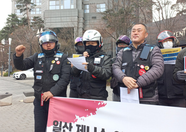 기자회견문 낭독 중인 한은규 조합원.