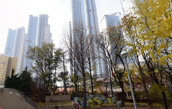 두산위브더제니스 전경. 초고층 주상복합으로 고양시 내에서 가장 높은 층수를 자랑한다.