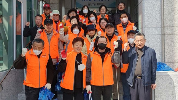 일산2동이 코로나19로 인해 4년 만에 개최되는 ‘2023고양국제꽃박람회’를 대비해 환경정비를 했다.