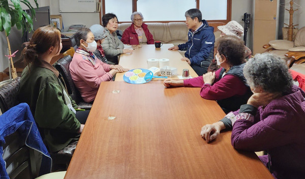 일산3동이 3일간 지역 내 17개소 경로당을 방문해  어르신들의 건강과 안부, 애로사항을 청취했다.