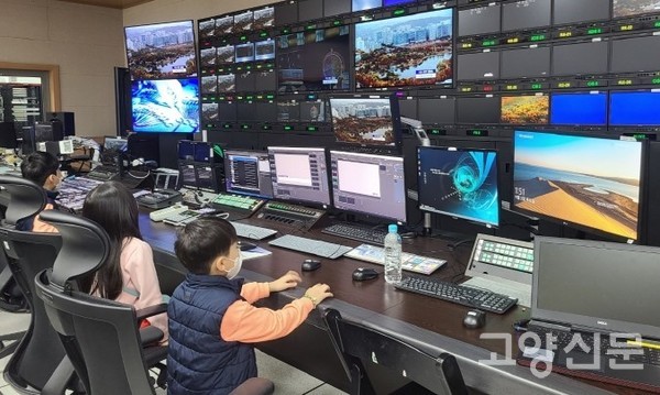 1일 PD 체험을 하고 있는 어린이 참가자들. 