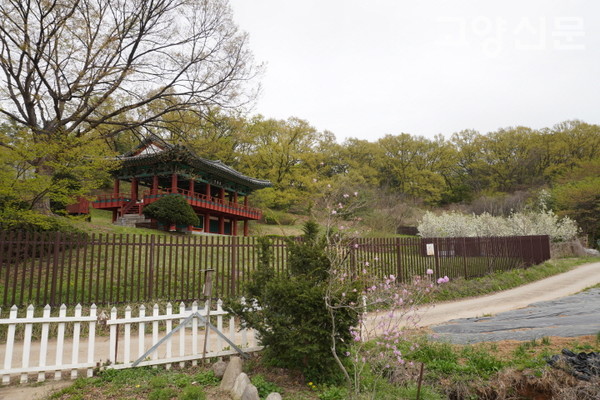 샘배미 습지 바로 옆에는 행주산성 활터인 충훈정이 자리하고 있다.