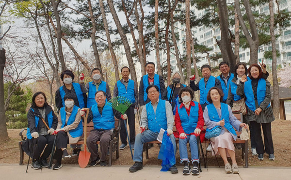  송포동 주민자치회가 깨끗한 마을 환경조성을 위한 봄맞이 대청소로 2023년 첫 번째 ‘클린데이’를 했다.