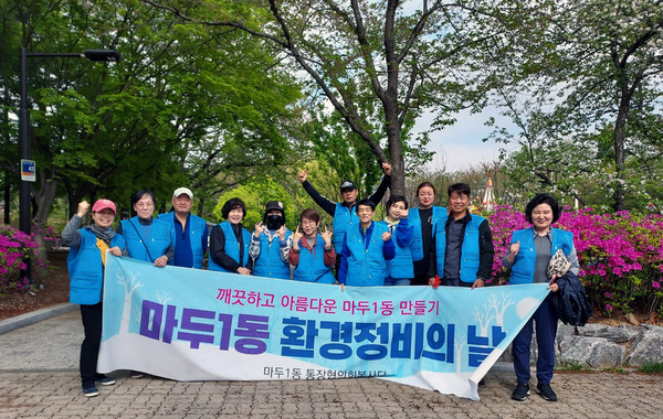 마두1동 통장협의회가 4월 27일 개최되는 고양국제꽃박람회를 맞이해 초화 식재를 했다.